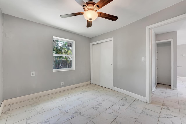 unfurnished bedroom with ceiling fan and a closet