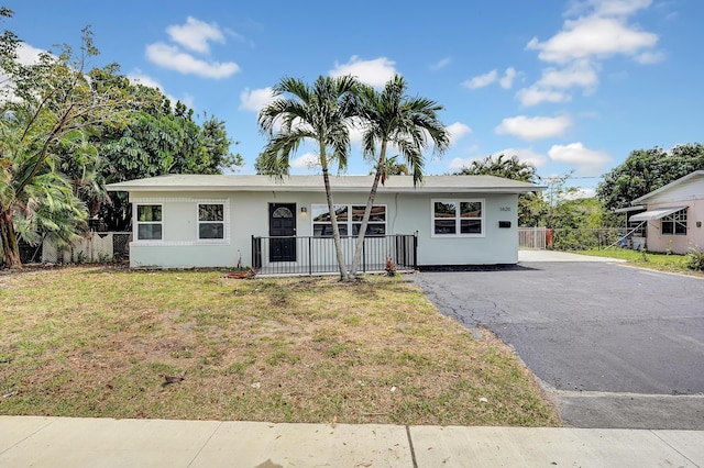 single story home featuring a front yard