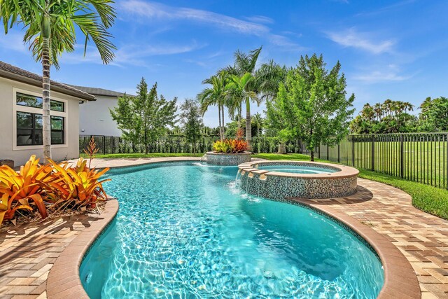 view of pool with an in ground hot tub and pool water feature