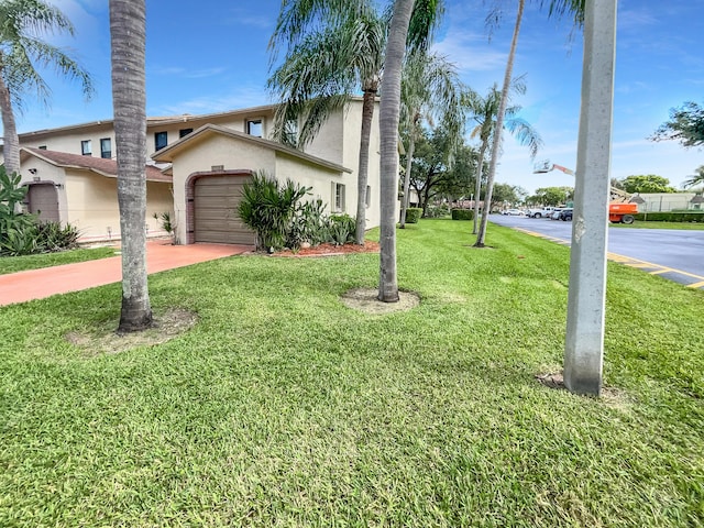 view of front of home featuring a front lawn