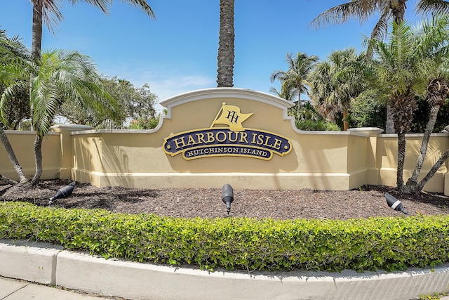 view of community / neighborhood sign