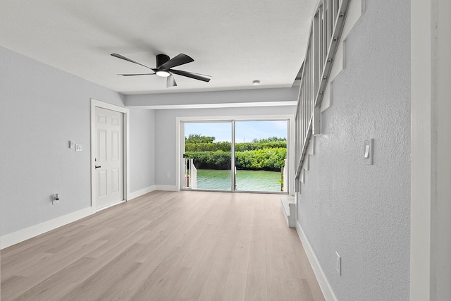 unfurnished room featuring light wood-type flooring and ceiling fan