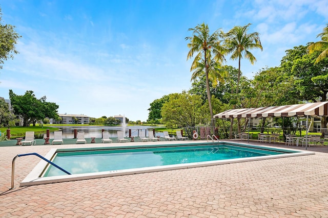 view of swimming pool