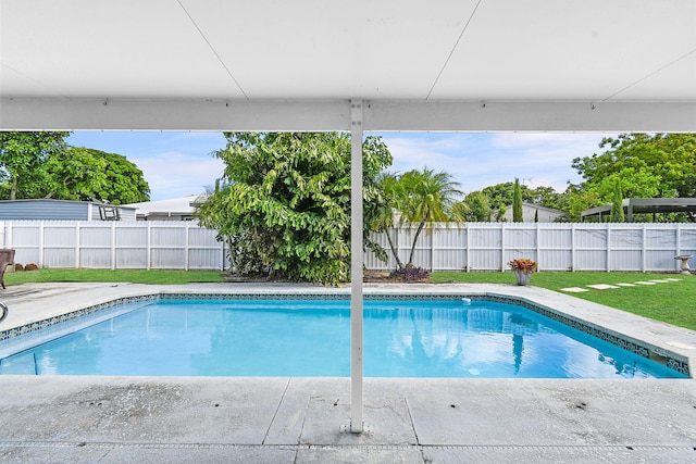 view of swimming pool