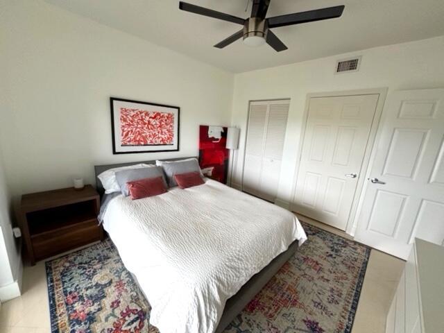 bedroom with ceiling fan