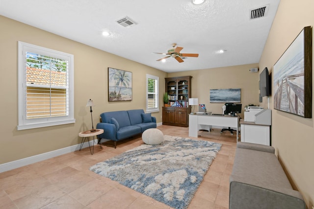 living area featuring recessed lighting, visible vents, ceiling fan, and baseboards