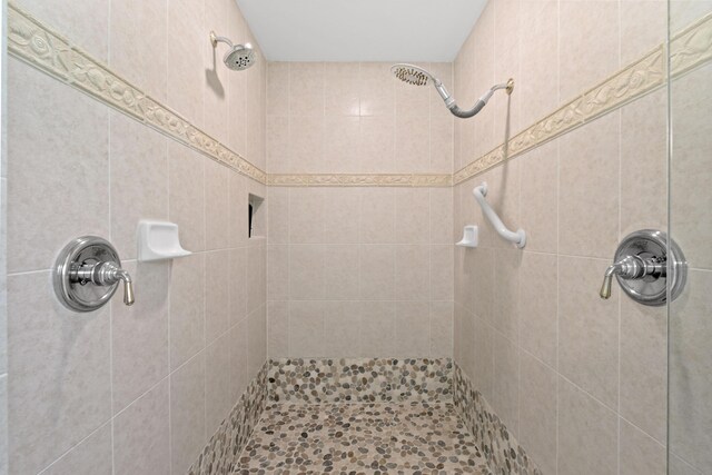 full bath with tiled shower