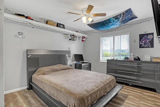 bedroom with ceiling fan