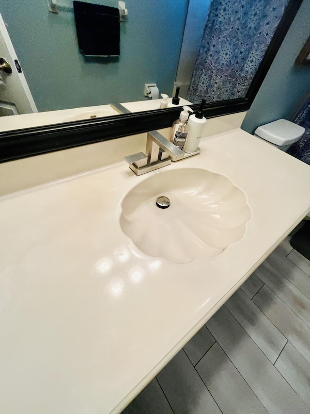 bathroom featuring sink