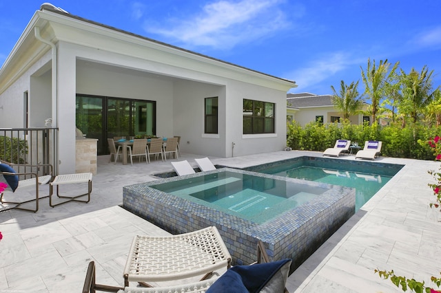 13173 Faberge Pl, Palm Beach Gardens, FL 33418 - swimming pool with an in-ground hot tub, a patio area, and outdoor dining space