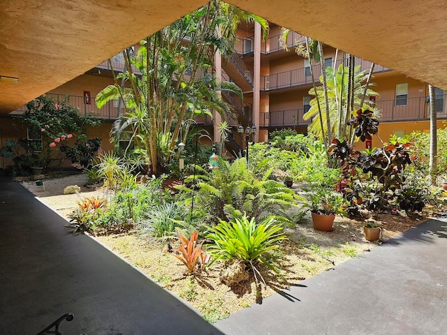 view of yard featuring a balcony