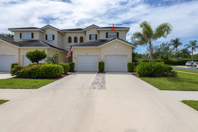 view of front facade featuring a garage