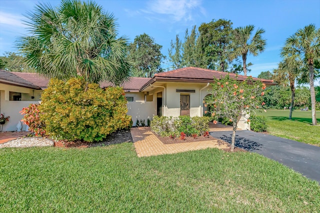 mediterranean / spanish-style house featuring a front yard