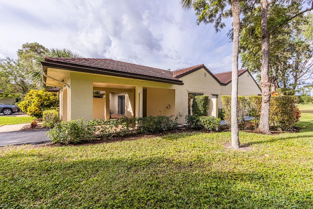 view of front of house featuring a front yard