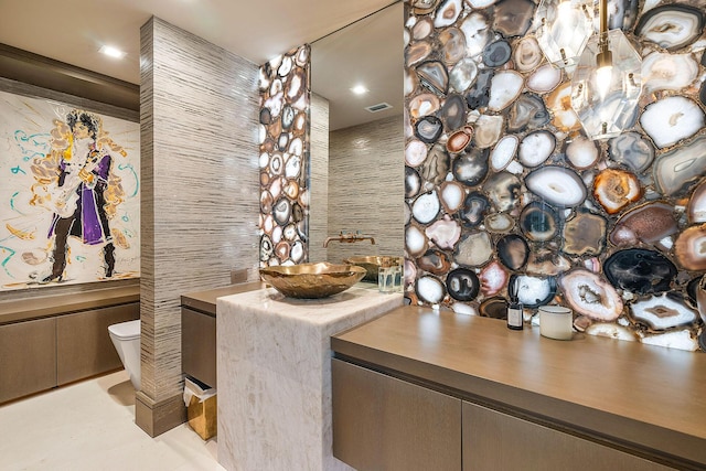 bar with a sink, visible vents, and wet bar