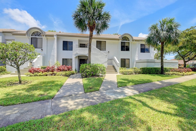 view of front of home with a front lawn