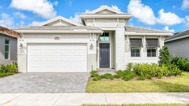 view of front facade featuring a garage