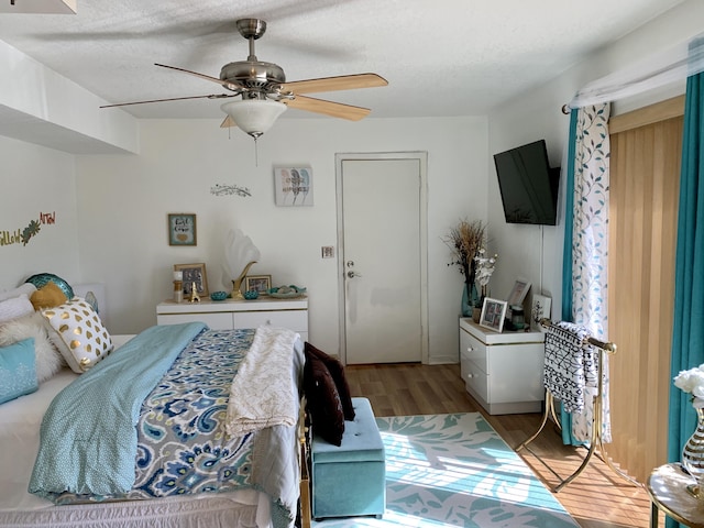 bedroom featuring light wood-style flooring and ceiling fan