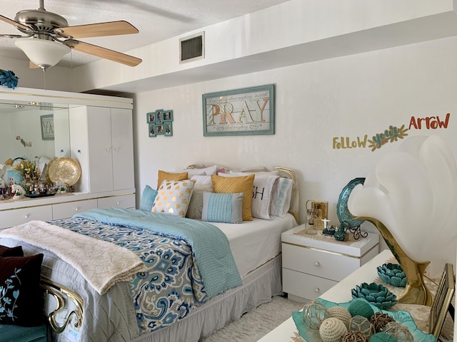 bedroom featuring light carpet and ceiling fan