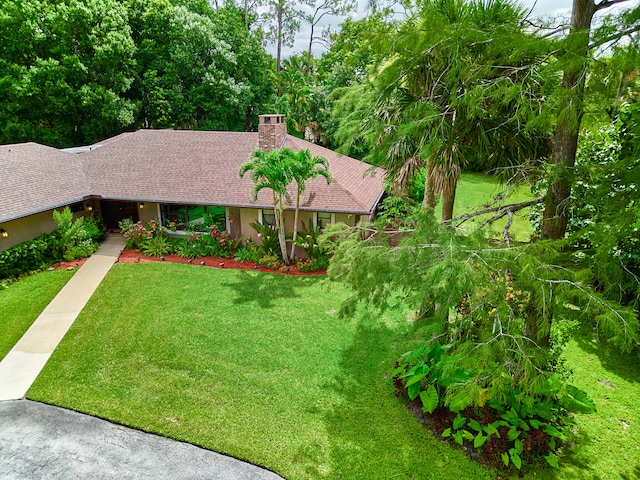 view of front of home with a front lawn