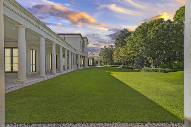 view of yard at dusk