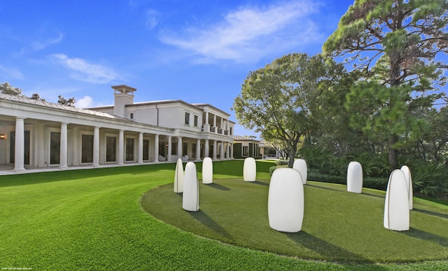 view of property's community featuring a lawn