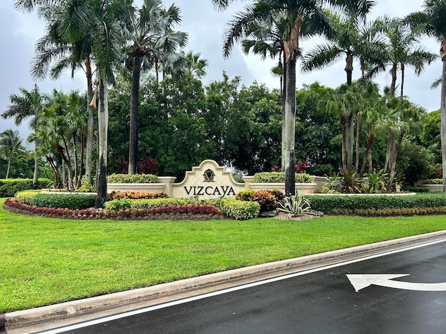 community sign featuring a lawn