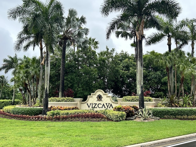 community / neighborhood sign with a yard