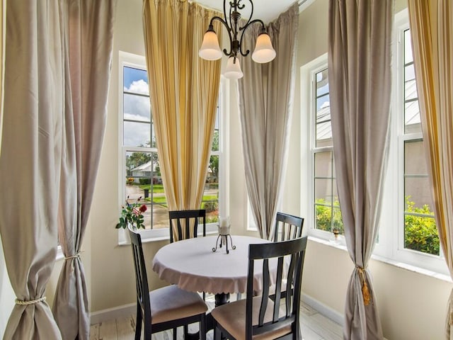 dining space with a notable chandelier