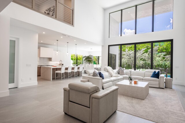 living room with sink and a towering ceiling