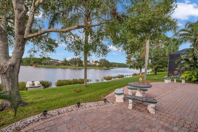 view of patio / terrace featuring a water view and a lanai