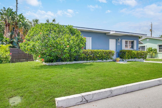 view of front of home featuring a front lawn