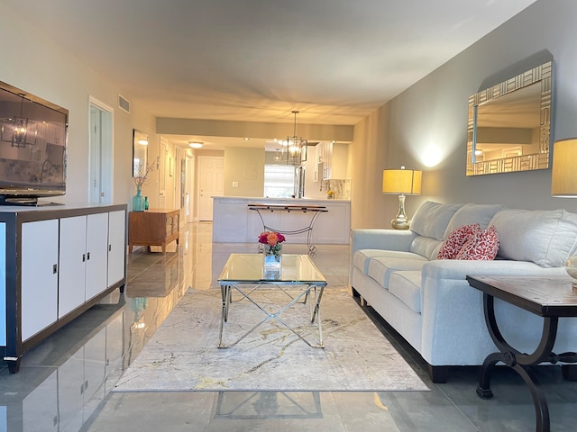 living room with an inviting chandelier