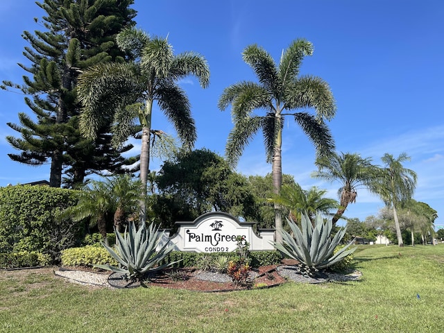 community sign featuring a lawn