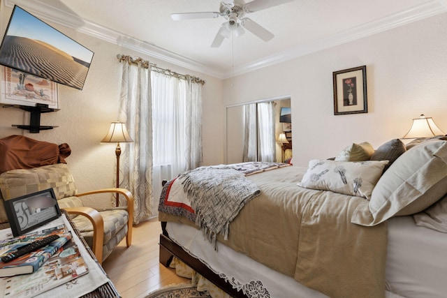 bedroom featuring crown molding, ceiling fan, and light hardwood / wood-style floors