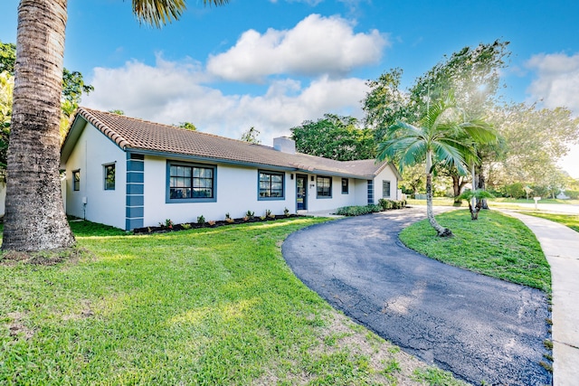 single story home featuring a front lawn