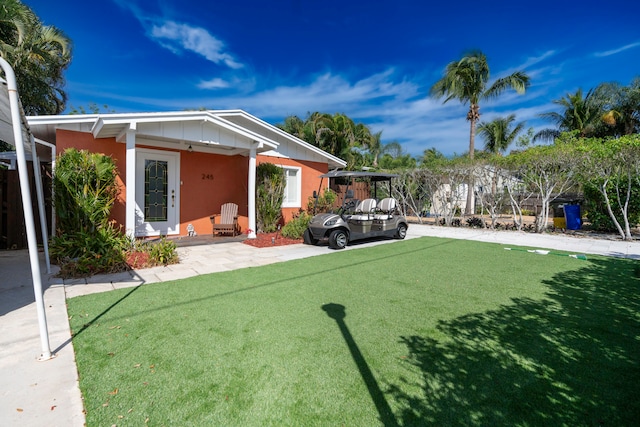 view of yard with a carport