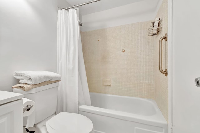 740 Horizons W Unit 105, Boynton Beach, FL 33435 - bathroom with toilet, vanity, and shower / tub combo with curtain