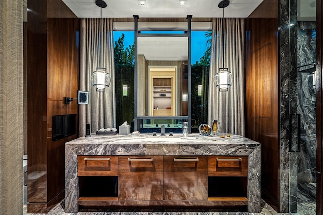 190 NE 5th Ave, Boca Raton, FL 33432 - bathroom featuring vanity
