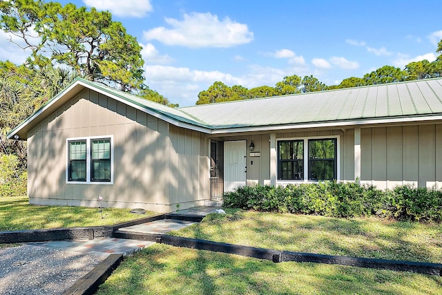 ranch-style house with a front yard