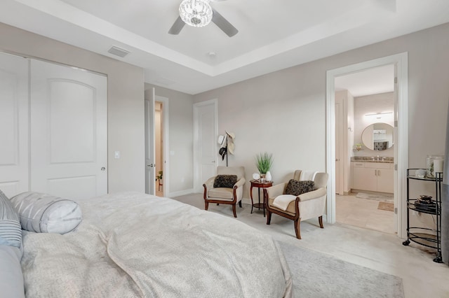 bedroom with a closet, connected bathroom, and ceiling fan