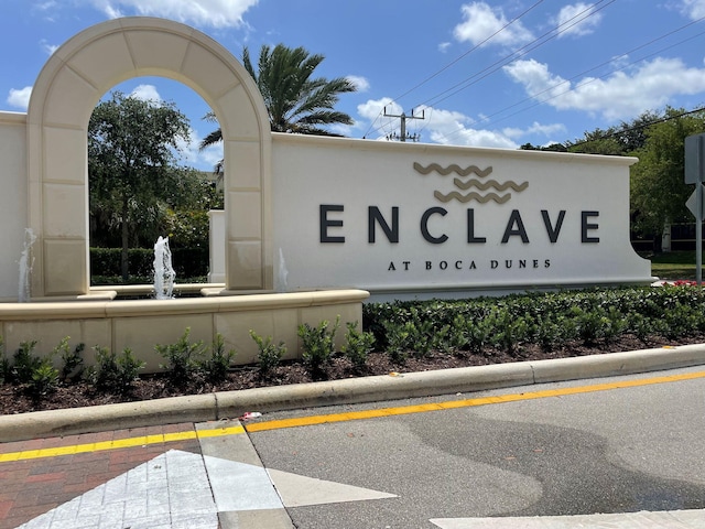 view of community / neighborhood sign