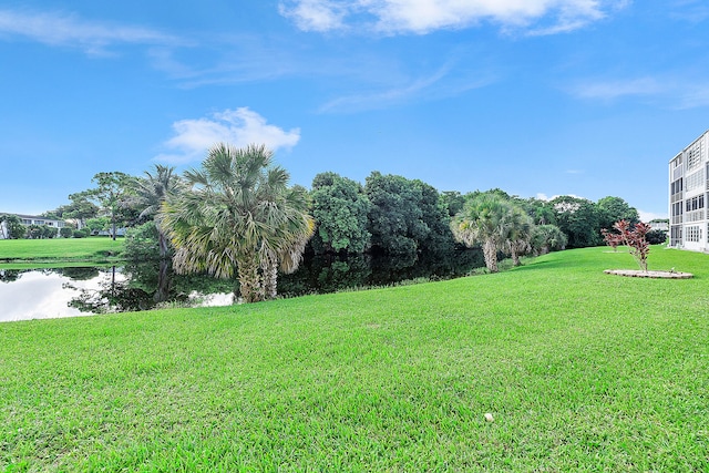 view of yard featuring a water view