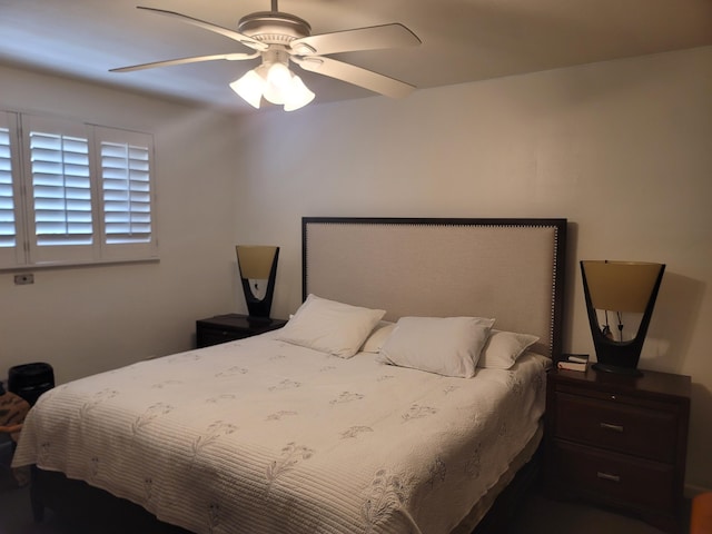 bedroom with ceiling fan