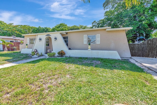 view of front of home with a front lawn