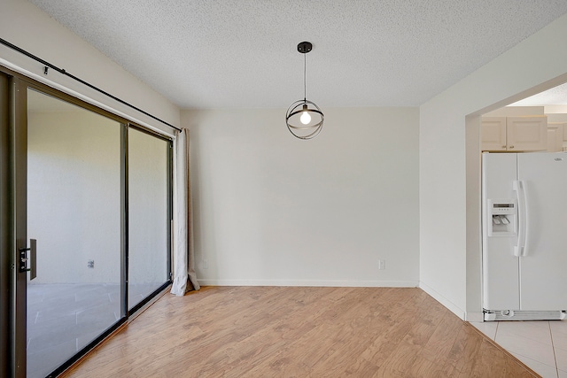 living room featuring ceiling fan with notable chandelier, dark wood-type flooring, and a textured ceiling