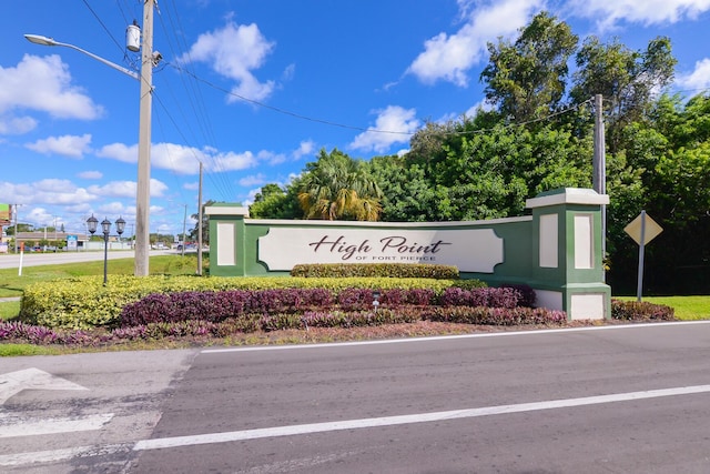 view of community / neighborhood sign