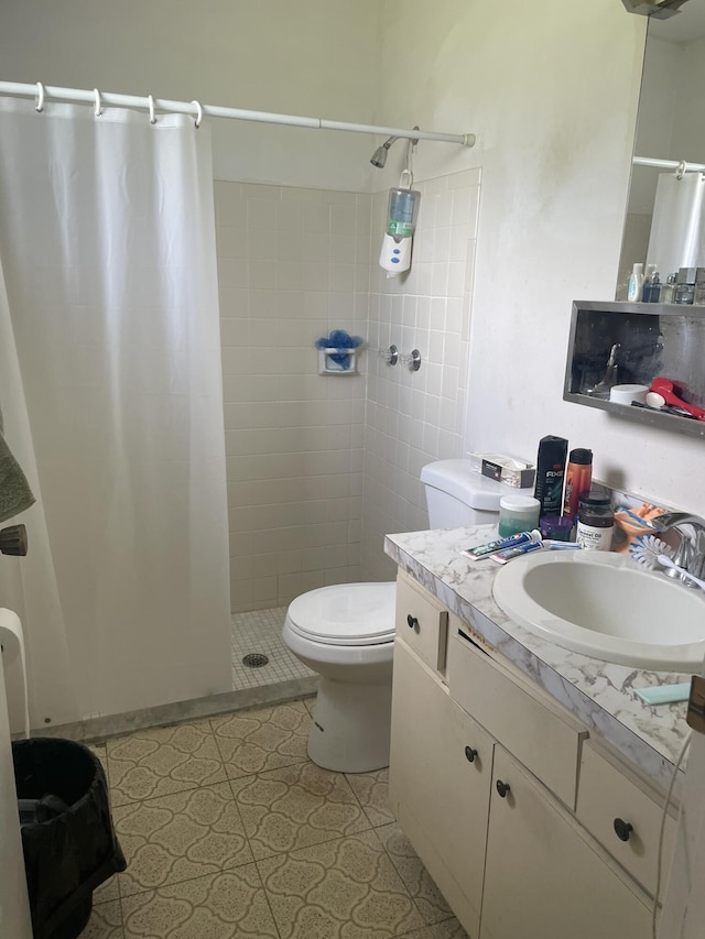 bathroom with a shower with curtain, toilet, and vanity