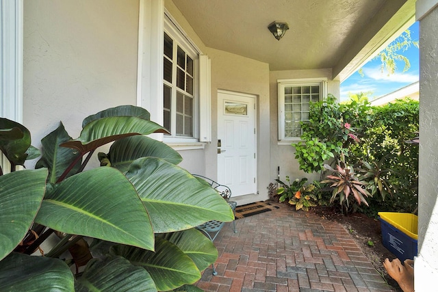 view of exterior entry with stucco siding