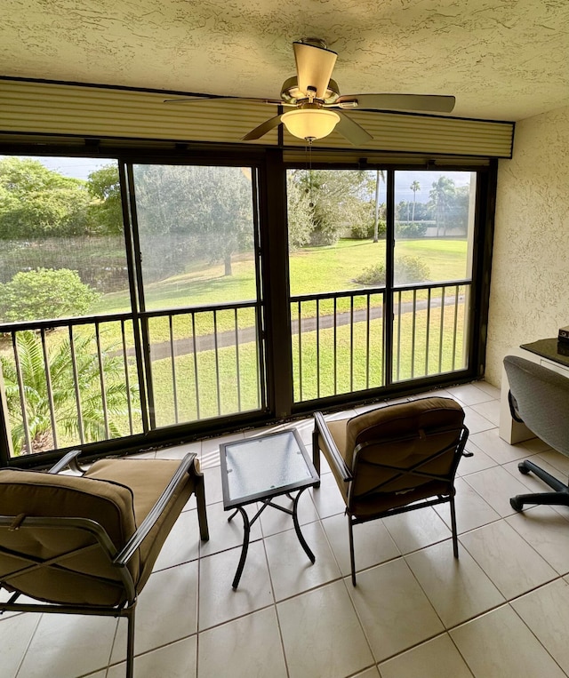 sunroom with ceiling fan